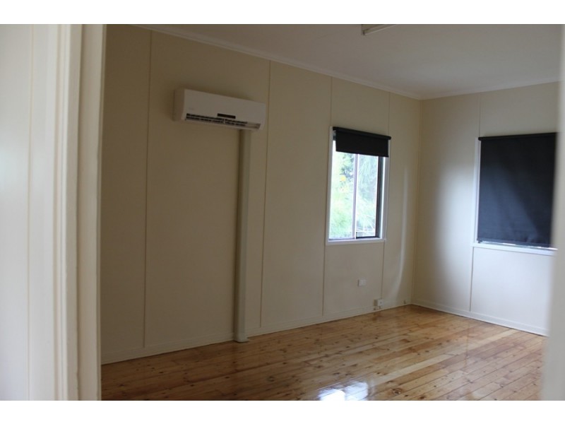 33 Samford Road, Leichhardt QLD 4305