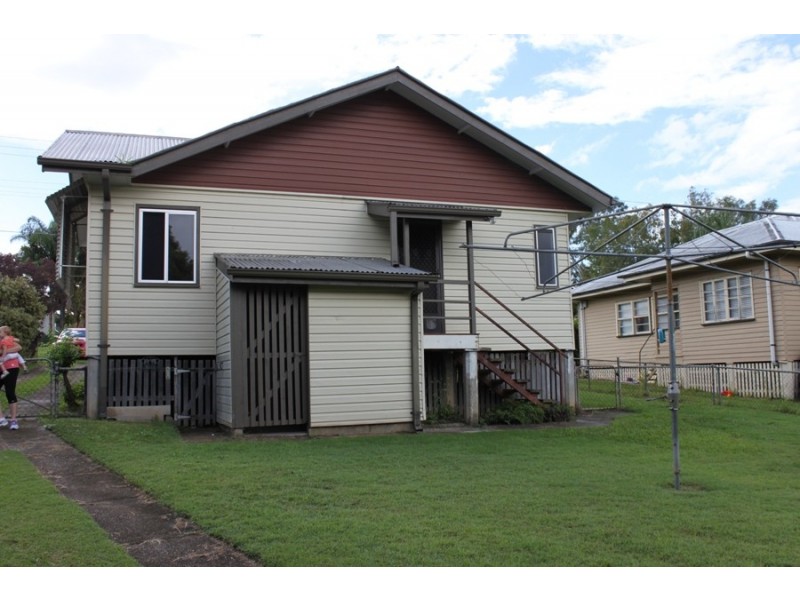33 Samford Road, Leichhardt QLD 4305