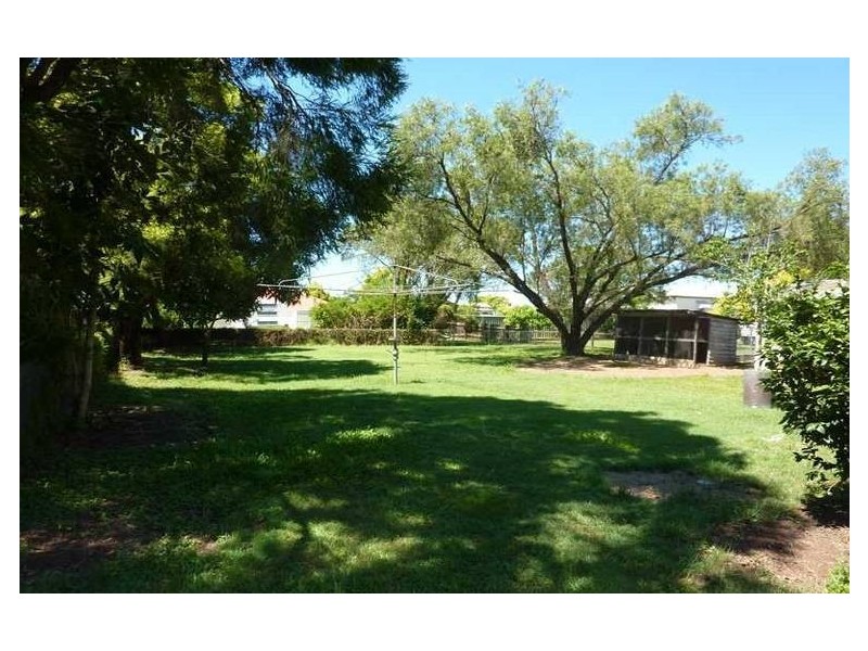 17 Alexandra Street, North Booval QLD 4304