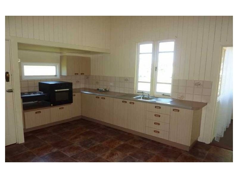 17 Alexandra Street, North Booval QLD 4304