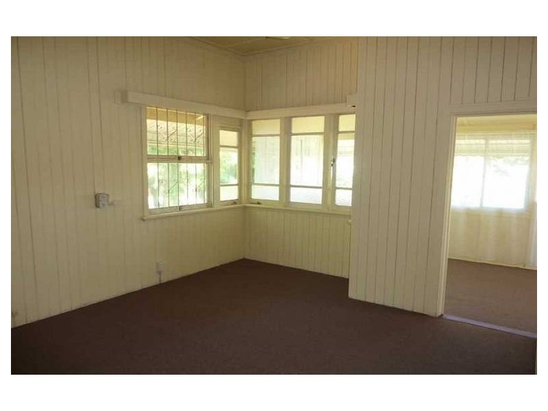 17 Alexandra Street, North Booval QLD 4304