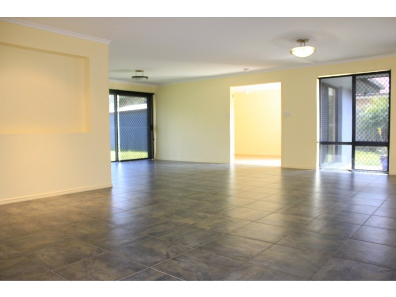 32 Mellor Place, Brassall QLD 4305