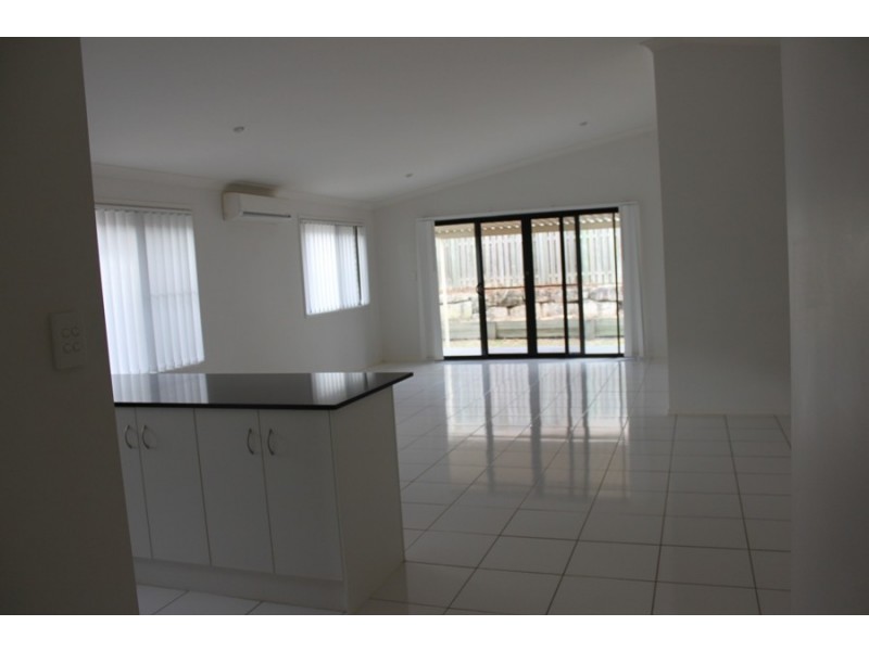 43 Dornoch Crescent, Raceview QLD 4305