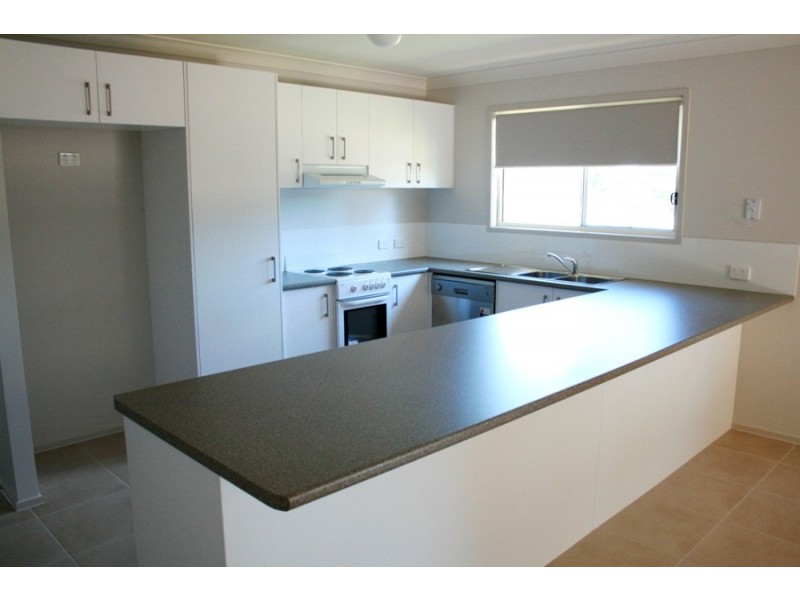 2/2E Thompson Street, Bundamba QLD 4304