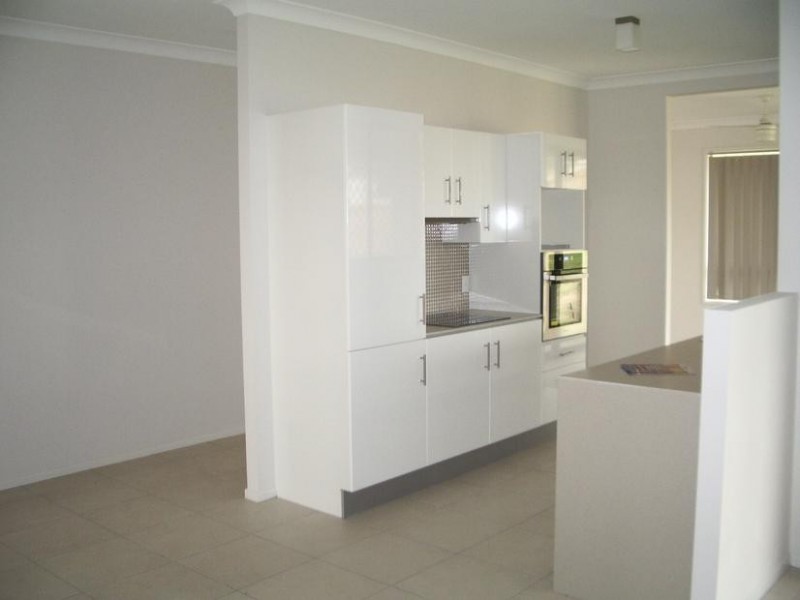 16 Iris Court, Yamanto QLD 4305