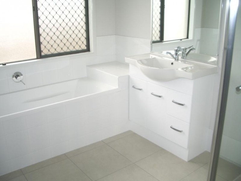 16 Iris Court, Yamanto QLD 4305