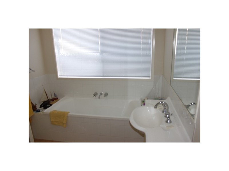 16 Acacia Close, Raceview QLD 4305