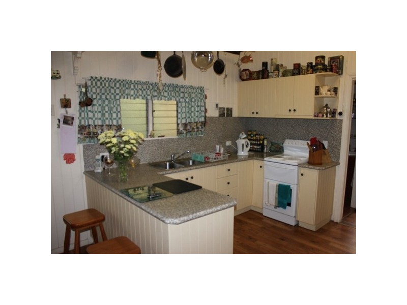 2 Dunns Avenue, Harrisville QLD 4307