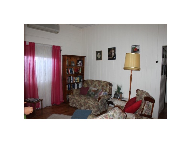 2 Dunns Avenue, Harrisville QLD 4307