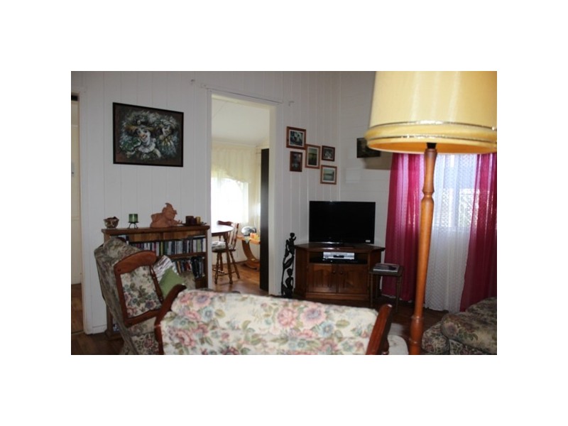2 Dunns Avenue, Harrisville QLD 4307