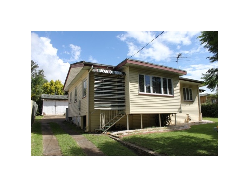 18 Stanley Street, North Booval QLD 4304