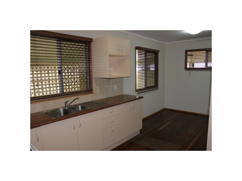 33 Raceview Street, Eastern Heights QLD 4305