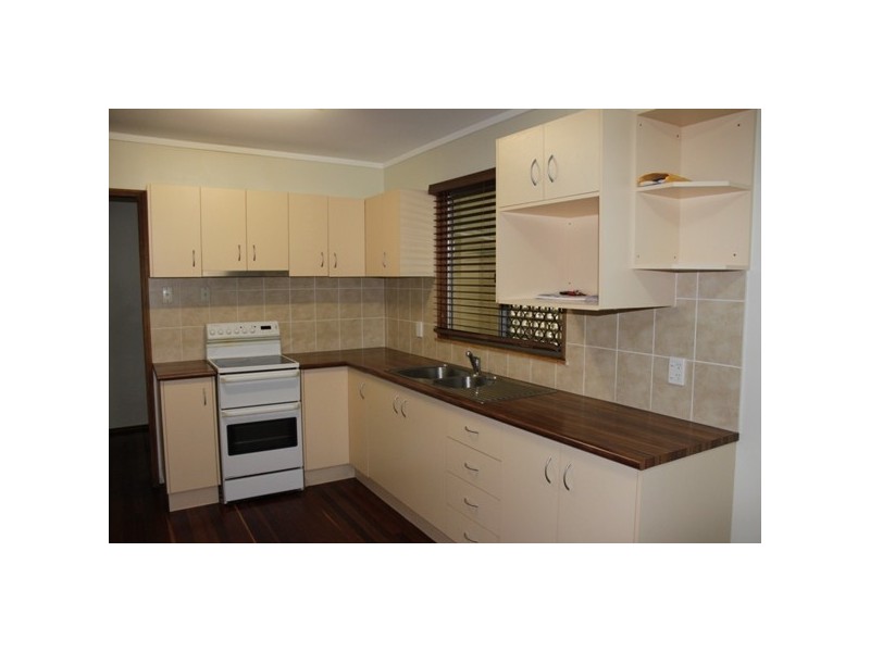 33 Raceview Street, Eastern Heights QLD 4305