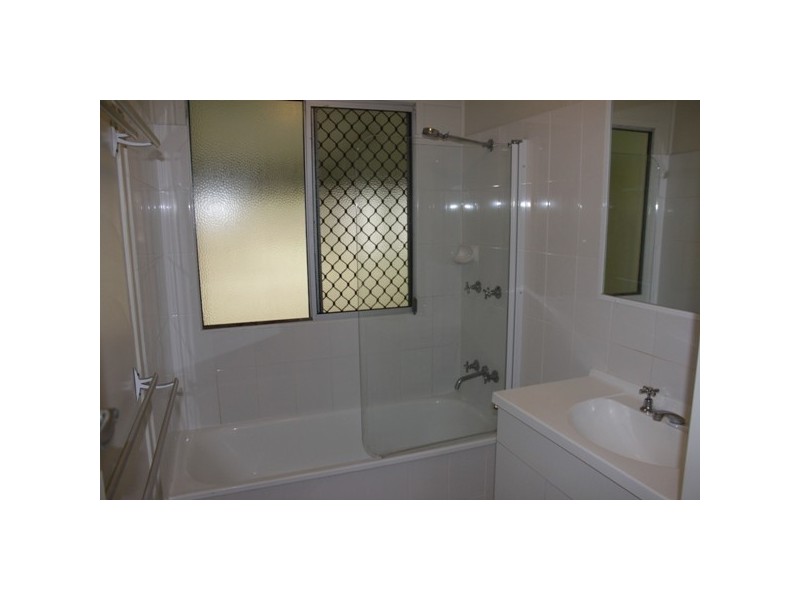 33 Raceview Street, Eastern Heights QLD 4305