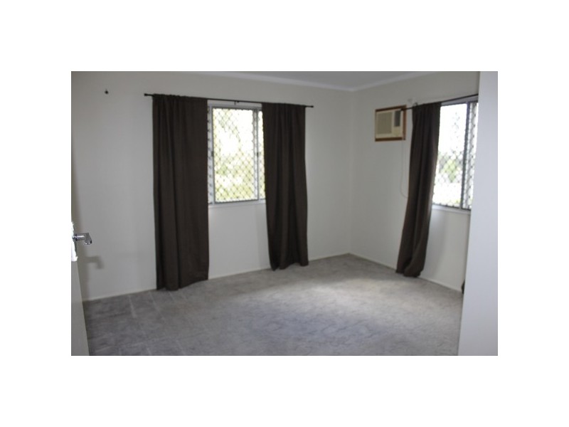 33 Raceview Street, Eastern Heights QLD 4305