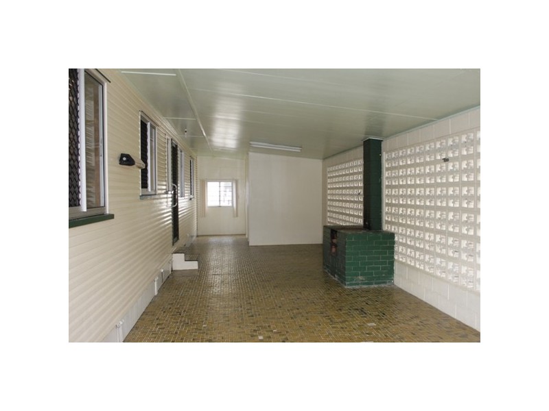 33 Raceview Street, Eastern Heights QLD 4305