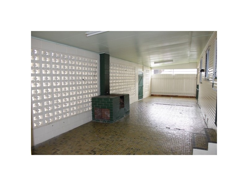 33 Raceview Street, Eastern Heights QLD 4305