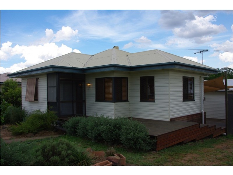 40 Lusitania Street, Newtown QLD 4305