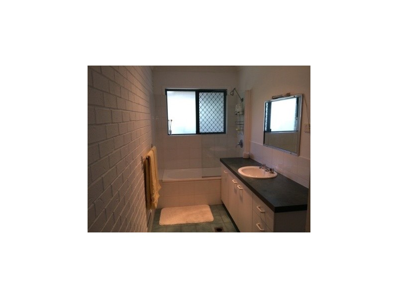 2/1 Lisa Court, Raceview QLD 4305