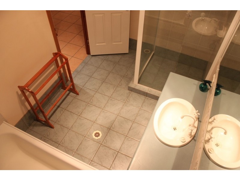 18 Cassinia Place, Flinders View QLD 4305