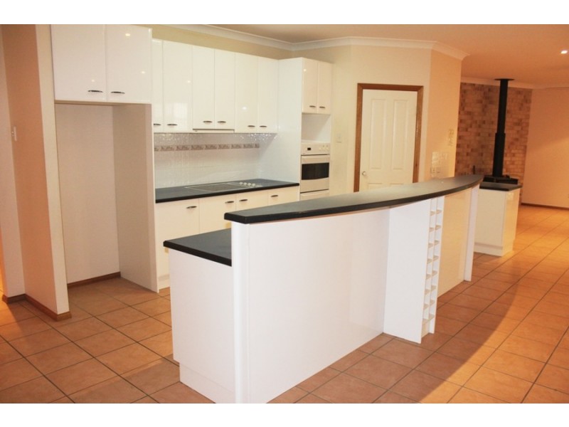 18 Cassinia Place, Flinders View QLD 4305