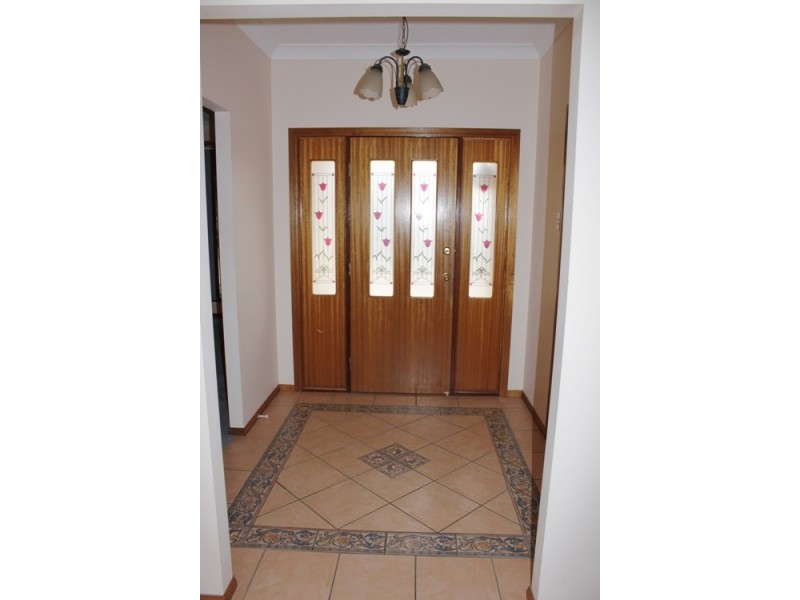 18 Cassinia Place, Flinders View QLD 4305