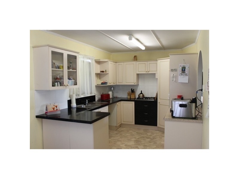 112 Cemetery Road, Raceview QLD 4305