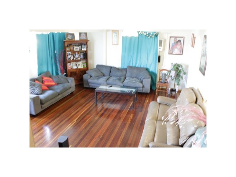 112 Cemetery Road, Raceview QLD 4305