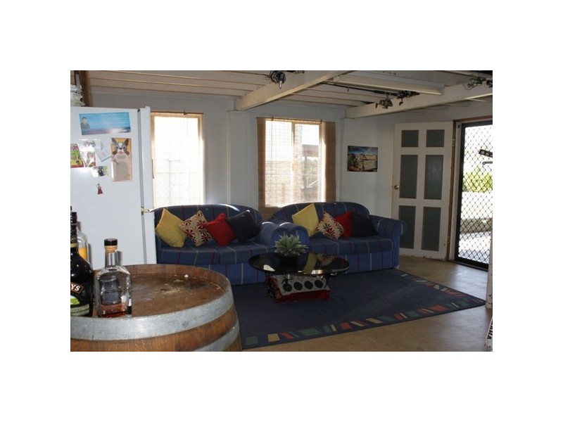 112 Cemetery Road, Raceview QLD 4305