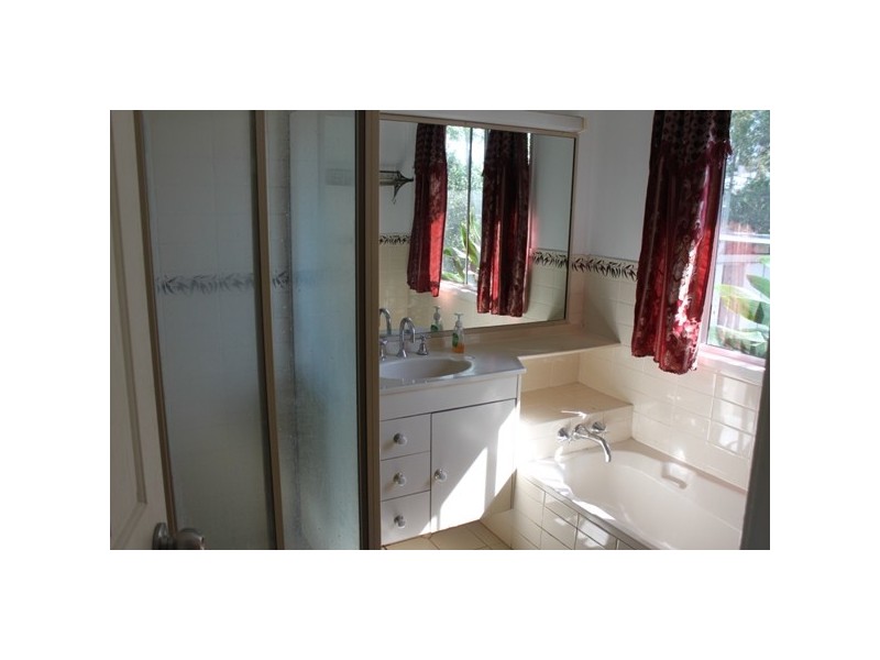 112 Cemetery Road, Raceview QLD 4305