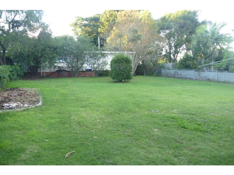 6 Smart  Avenue, Eastern Heights QLD 4305