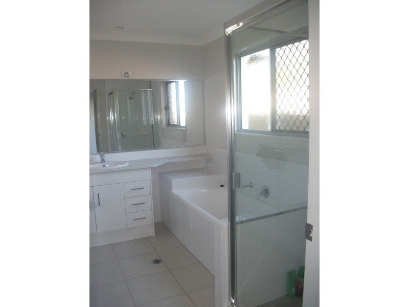 32 Laguna Crescent, Springfield Lakes QLD 4300