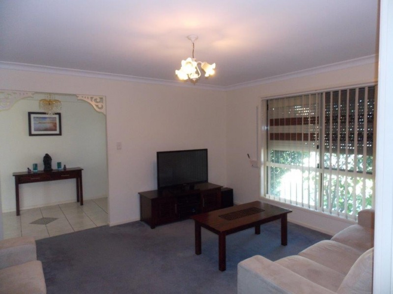 10 Chestnut Drive, Flinders View QLD 4305