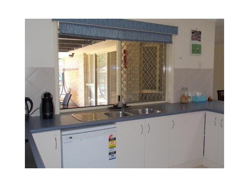 10 Chestnut Drive, Flinders View QLD 4305