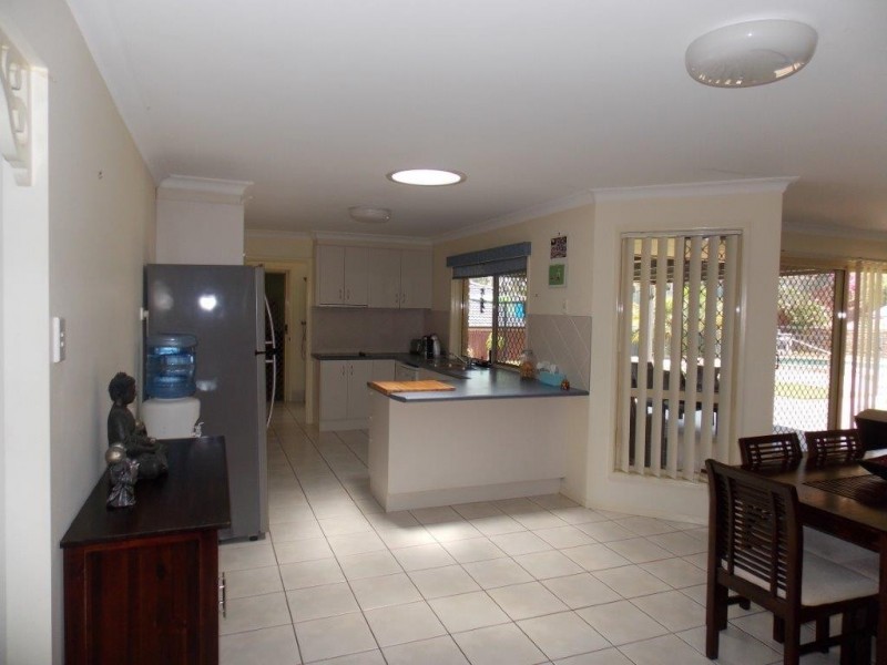10 Chestnut Drive, Flinders View QLD 4305