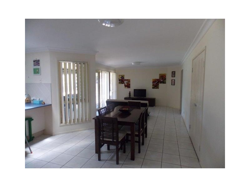 10 Chestnut Drive, Flinders View QLD 4305