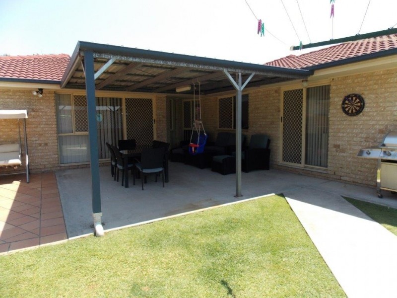 10 Chestnut Drive, Flinders View QLD 4305