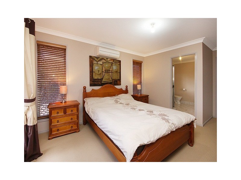 28 Resolution Parade, Flinders View QLD 4305