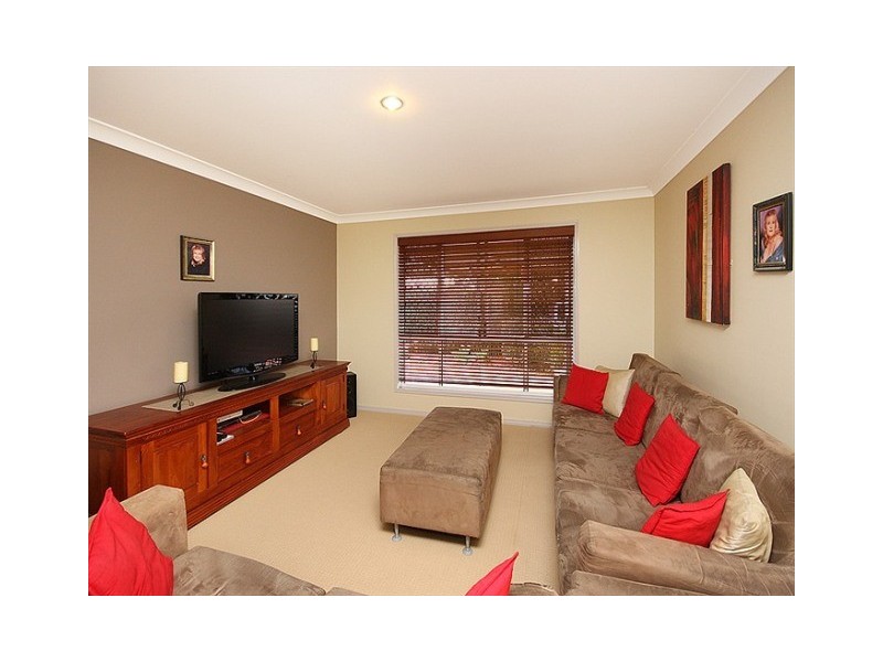 28 Resolution Parade, Flinders View QLD 4305