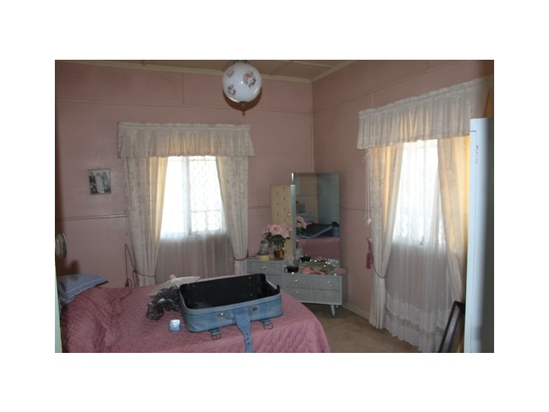 1 Hayes Street, Raceview QLD 4305