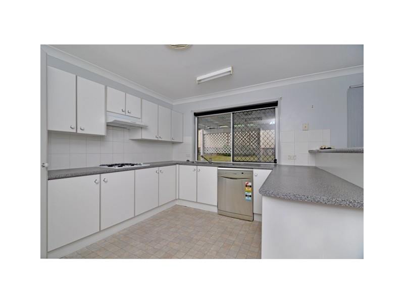 42 Jonquil Circuit, Flinders View QLD 4305