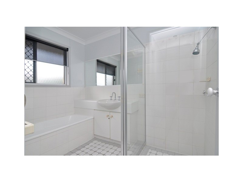 42 Jonquil Circuit, Flinders View QLD 4305