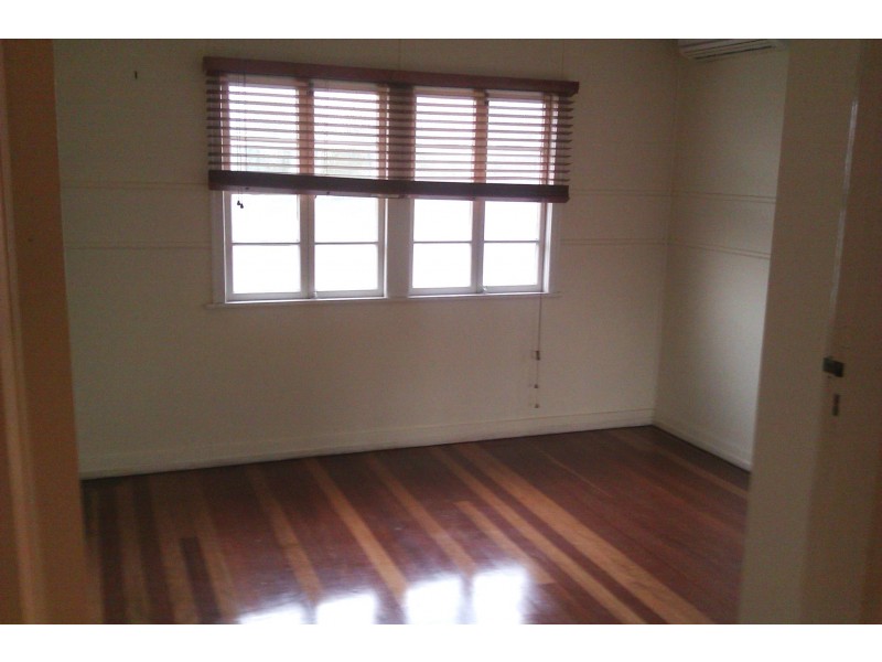 122 Jacaranda Street, North Booval QLD 4304