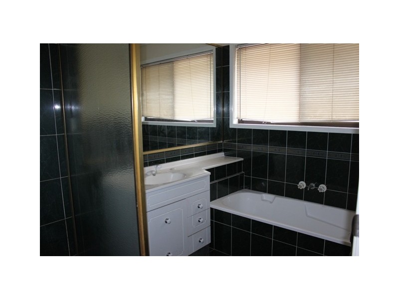 1 Quando Close, Yamanto QLD 4305