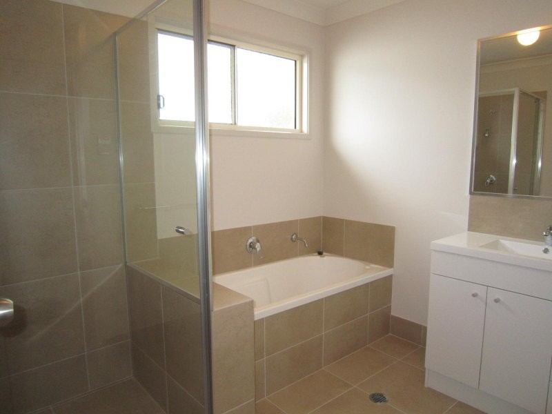 1/2e Thompson Street, Bundamba QLD 4304