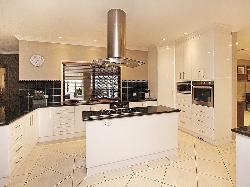 24 Kensington Drive, Flinders View QLD 4305