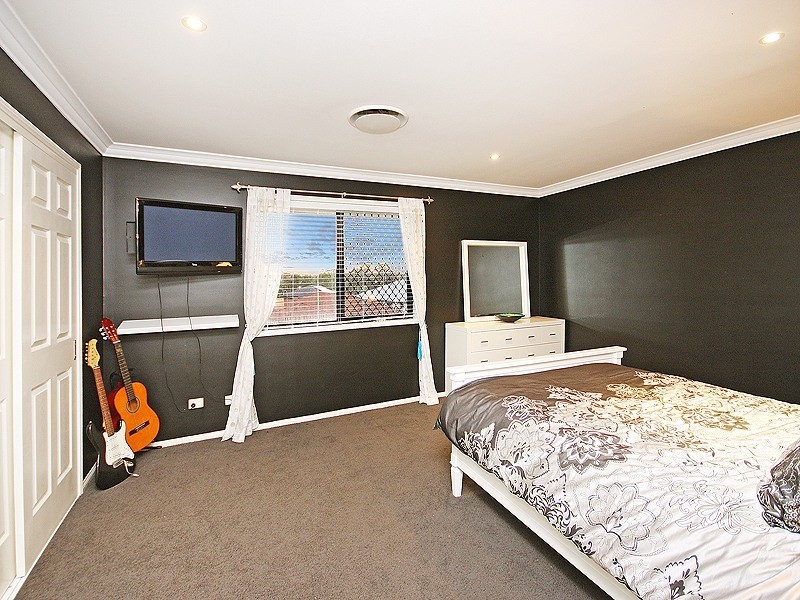 24 Kensington Drive, Flinders View QLD 4305