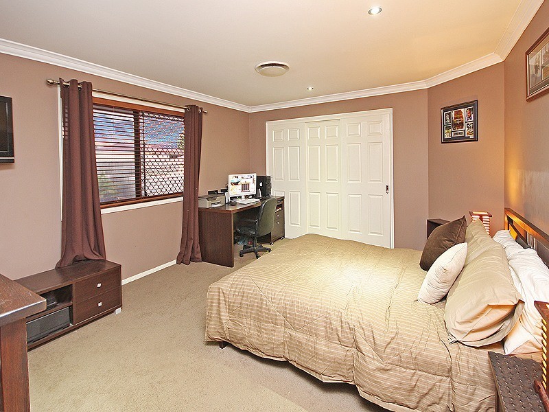 24 Kensington Drive, Flinders View QLD 4305