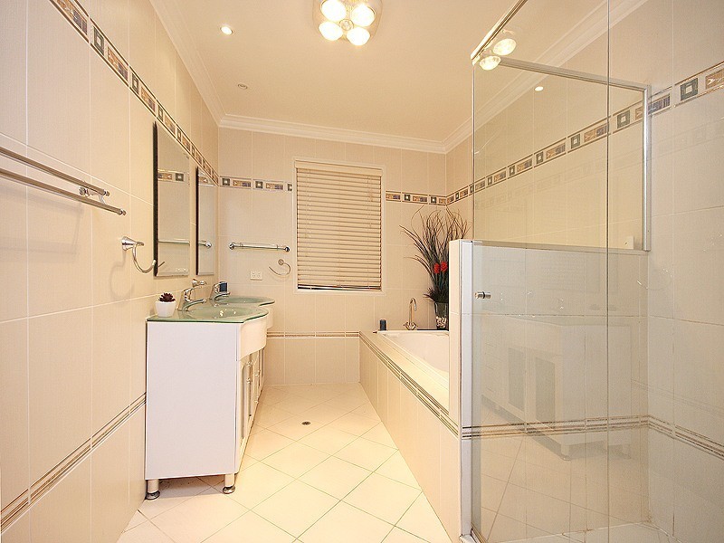 24 Kensington Drive, Flinders View QLD 4305