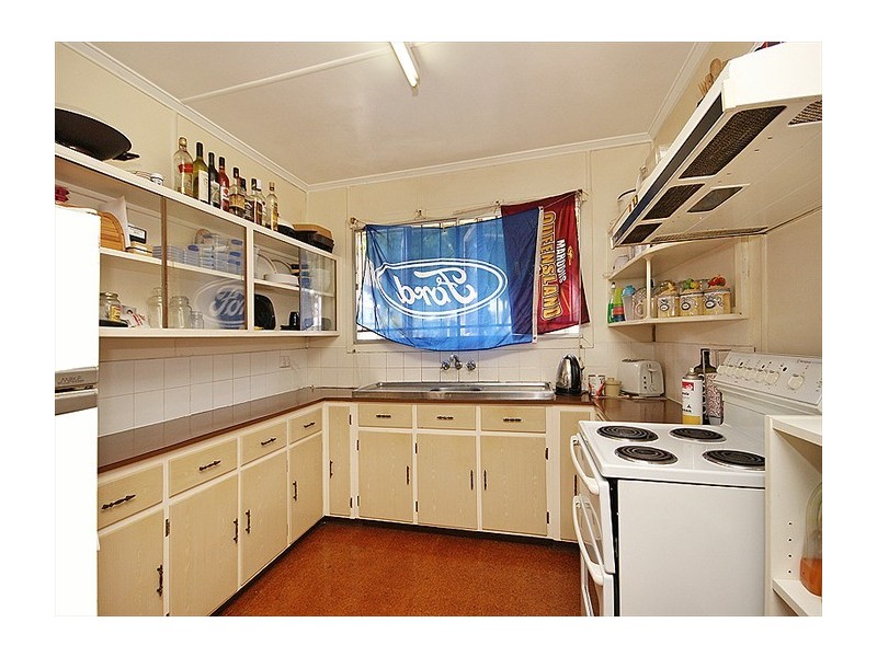 171 South Station Road, Silkstone QLD 4304